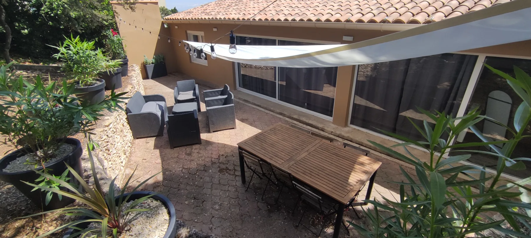 Terrasse ombragée du gîte